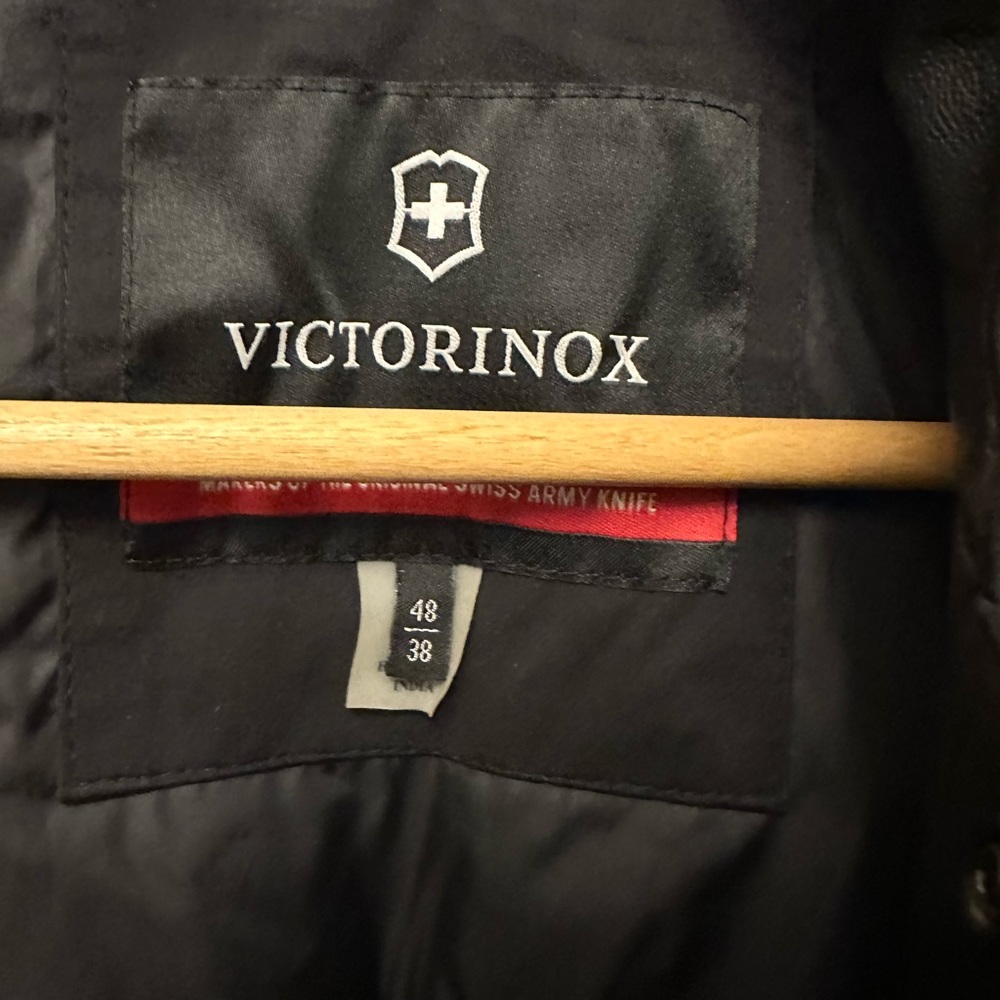 Victorinox leather jacket men’s beautifully designed lots of detail - Picture 3 of 4